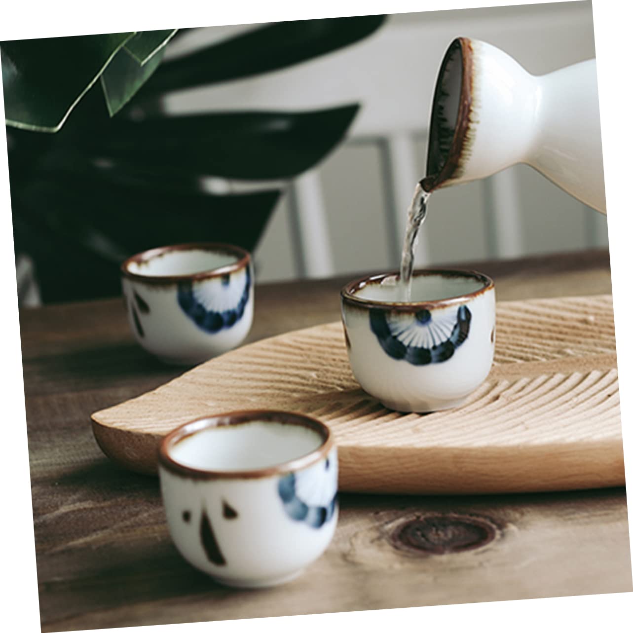 OUNONA 2Pcs Japanese Style Glazed Sake Cup Elegant Floral Pattern Sake Cups for Home Bar Special Occasions