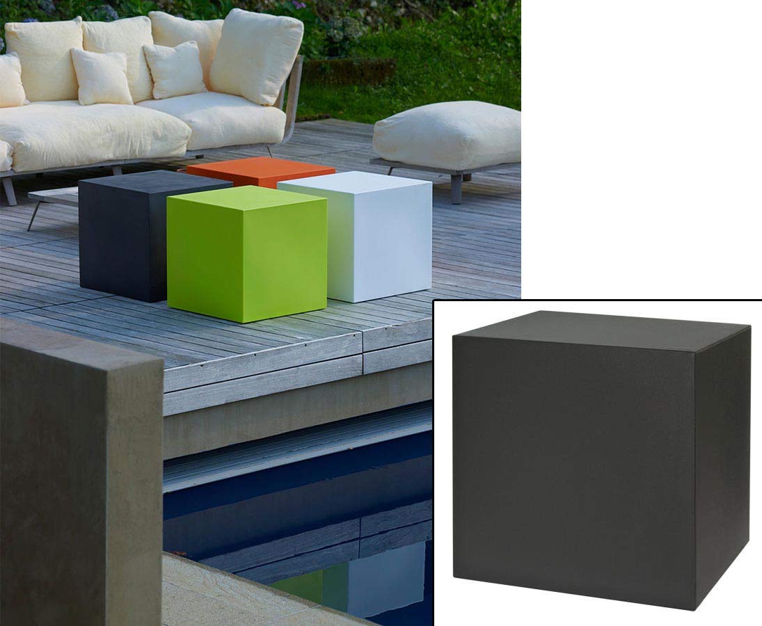 Cube pour s'asseoir ou empiler en plastique noir de 40 x 40 cm.