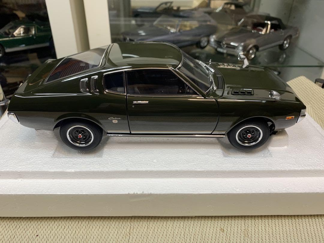 Amazon.co.jp: オートアート 1 18 トヨタセリカLB 2000GT モスグリーン