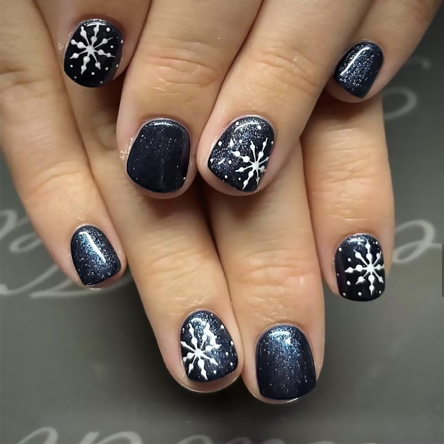 Tyuimhx Christmas Press on Nails Short Square Fake Nails With Snowflake Designs Xmas Black Glitter False Nails Full Cover Stick on Nails Acrylic