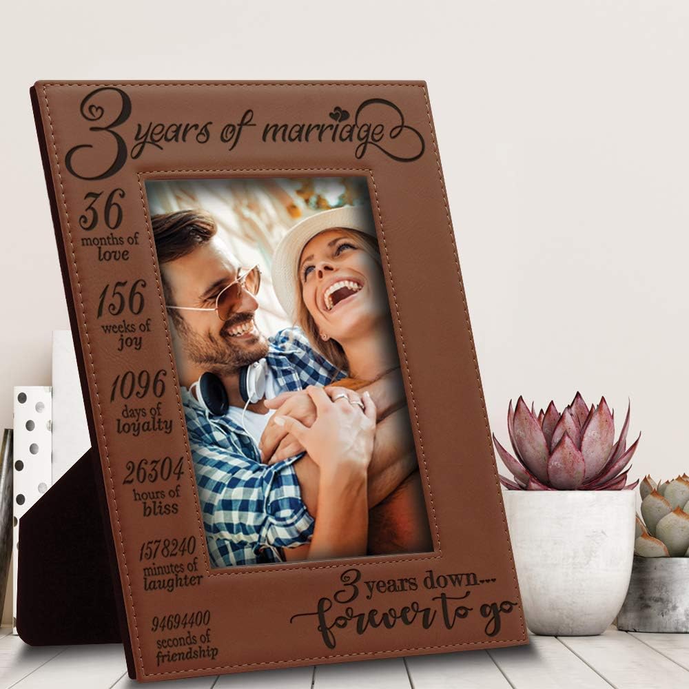 BELLA BUSTA Traditional Leather 3 Years Anniversary Set of Picture Frame and Valet Tray