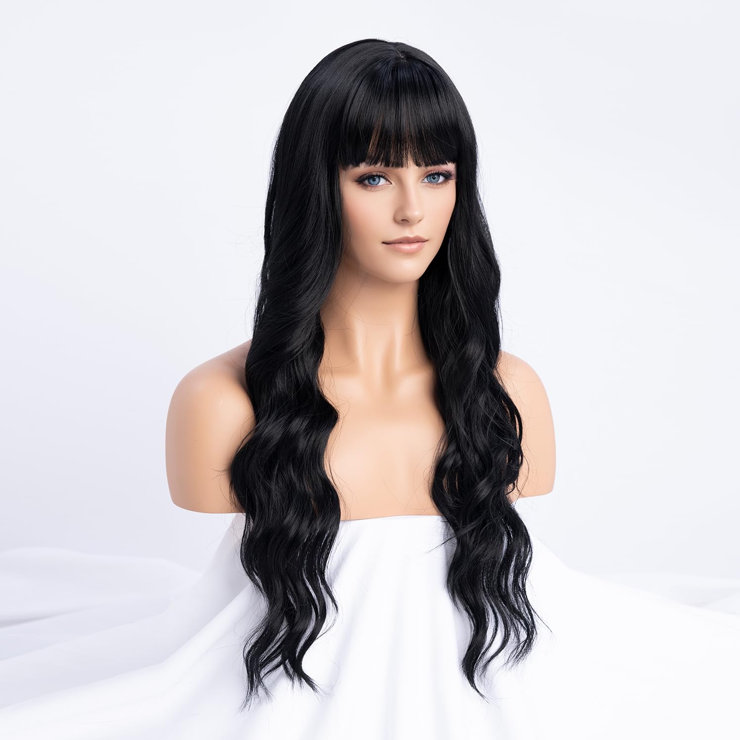 SIMKAYLEE Parrucca ondulata lunga nera da donna con frangia parrucche sintetiche dall'aspetto naturale con bangs per uso quotidiano delle feste (26 pollici)