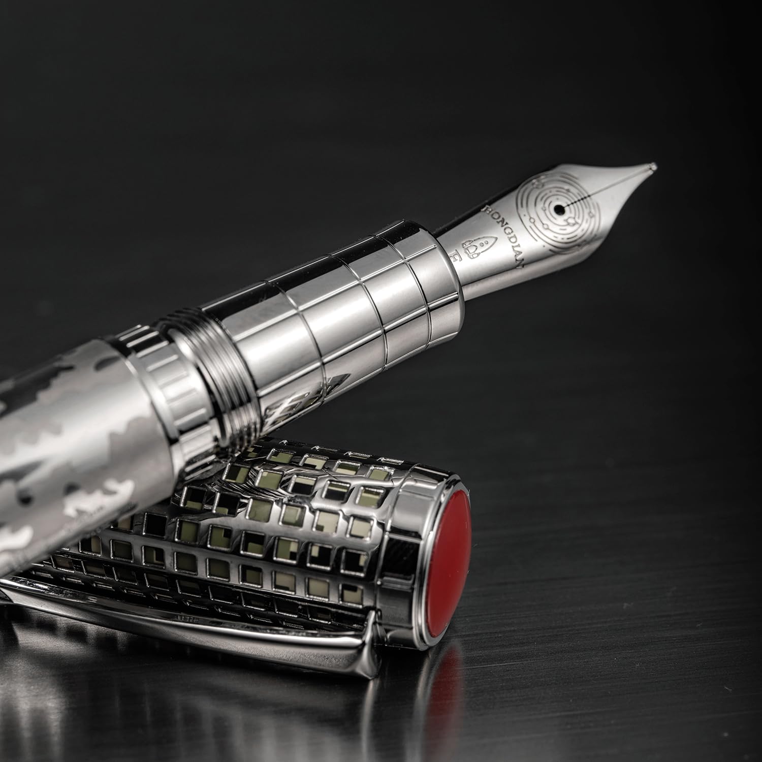 Hongdian WA35 Stylo-plume à pointe fine, squelette creux et satellite, avec étui en métal