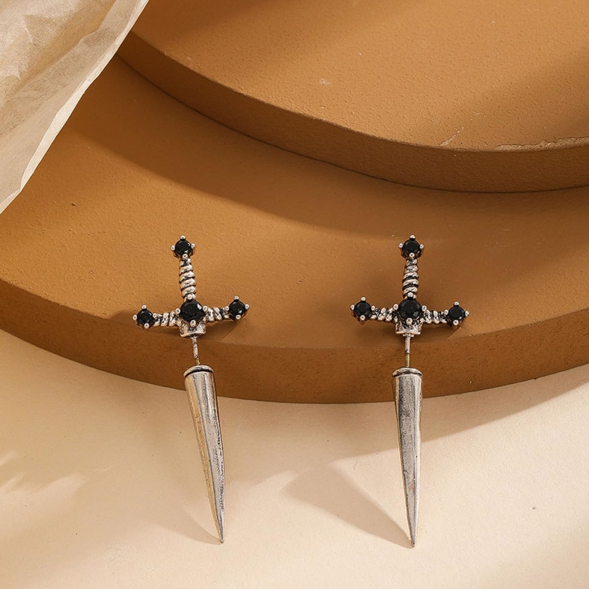 Pendientes de Espada de Aleación Color Plata, 1 Par
