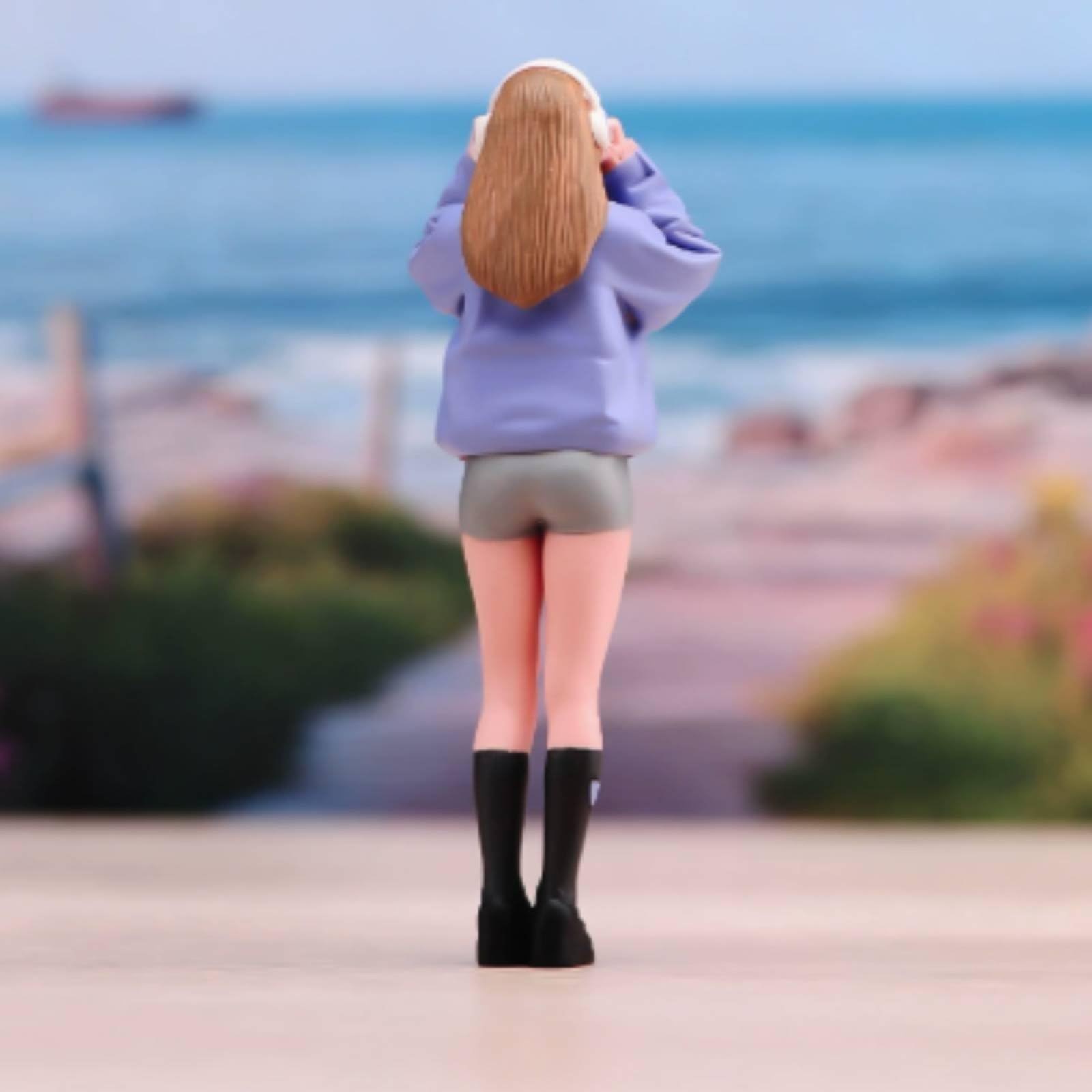 Figura in Miniatura Dipinta Ragazza con Cuffie Statuetta Personaggio Modellino Resina con Scultura Dettagliata Moderna Adatta a Esposizione Collezione Scenari di Modellismo Studio Libreria