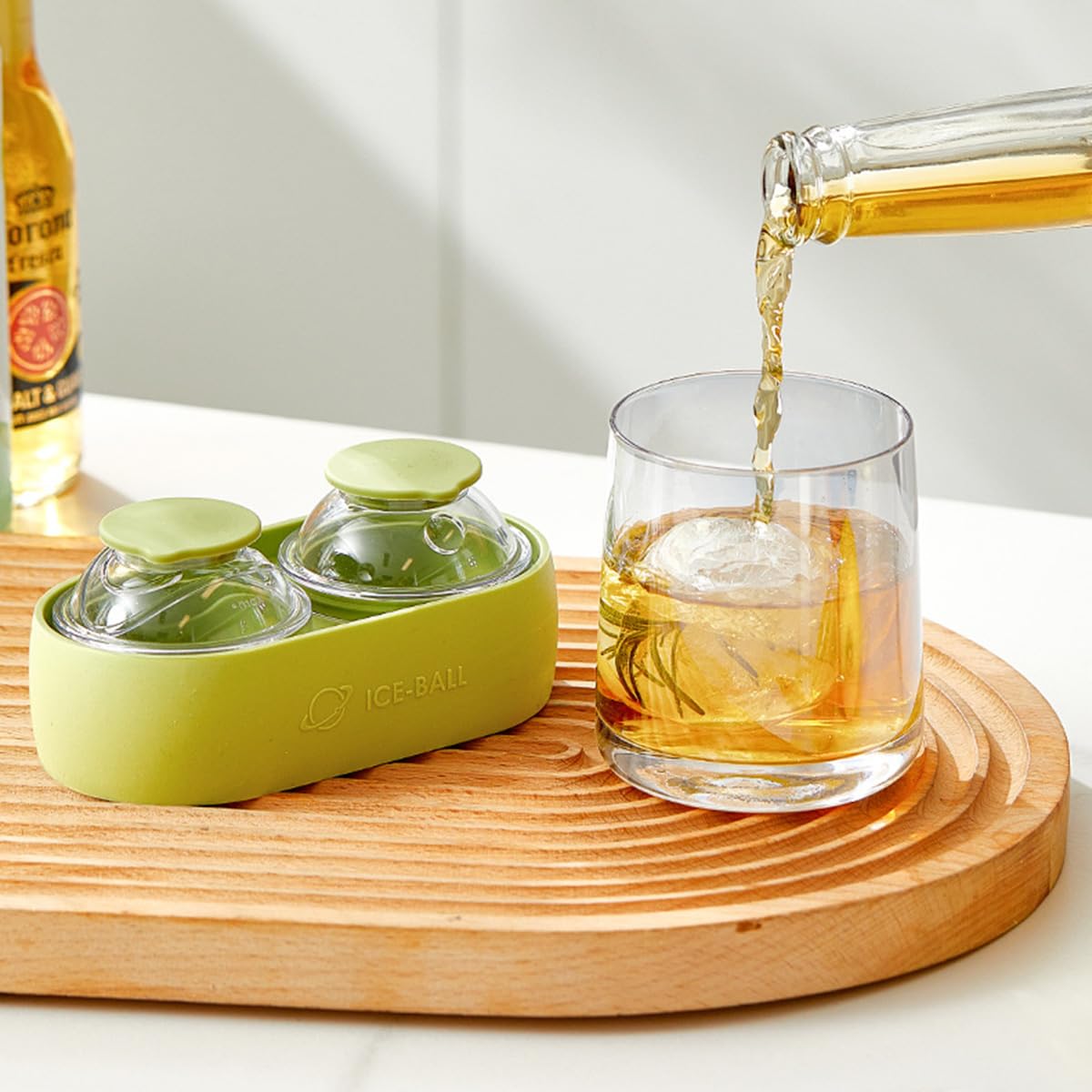 Stampo per cubetti di ghiaccio per cocktail di whisky, vassoio rotondo a sfera per bar di casa, stampo riutilizzabile per congelatore per campeggio all'aperto e feste, design a fusione lenta