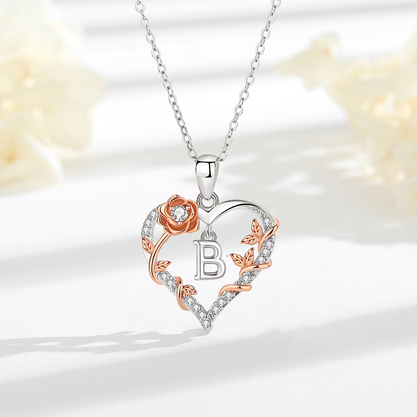 EUDORA Harmony Ball Collana con iniziali a Cuore Rosa per Donne, Lettera dalla A alla Z Collane con Iniziali dell'Alfabeto in Rame Placcato in Rodio Iniziali con Ciondolo Regali di Gioielli, 18"