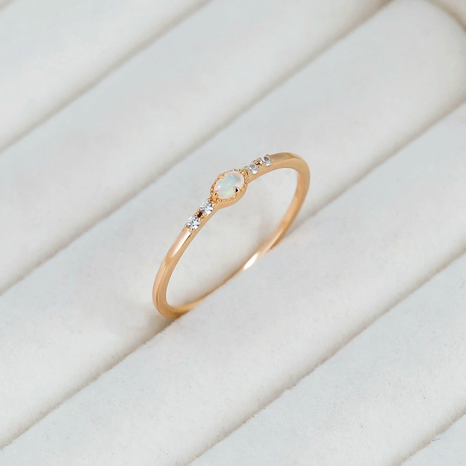 Anello solitario in oro giallo 9 K/14 K/18 K con opale ovale, elegante filigrana