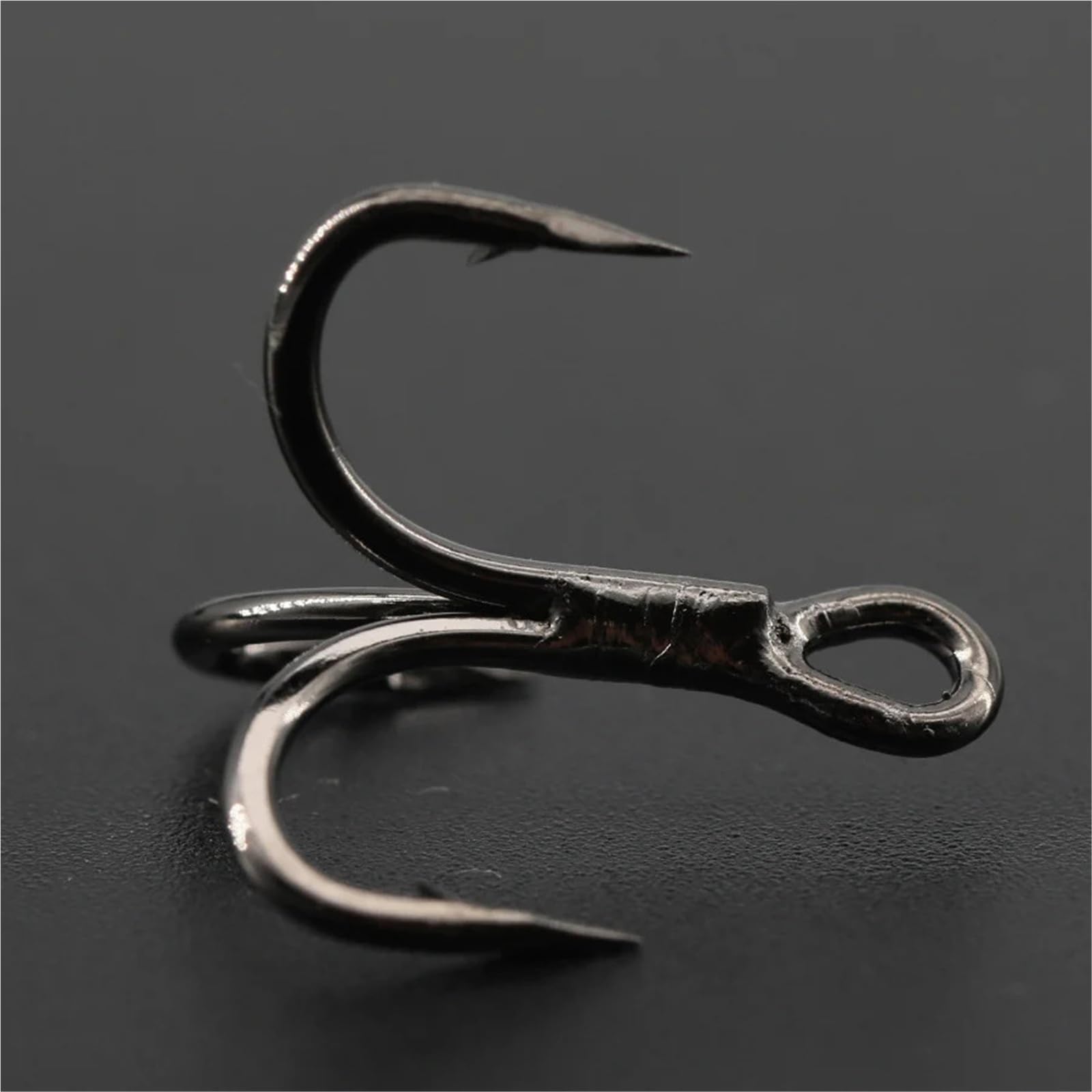 Ami da Pesca 20PCS Ami tripli Amo da Pesca for Caccia Grossa Pesce Azzurro Salmone Kingfish 3/0#2/0#1/0#1#2#4#6#8#