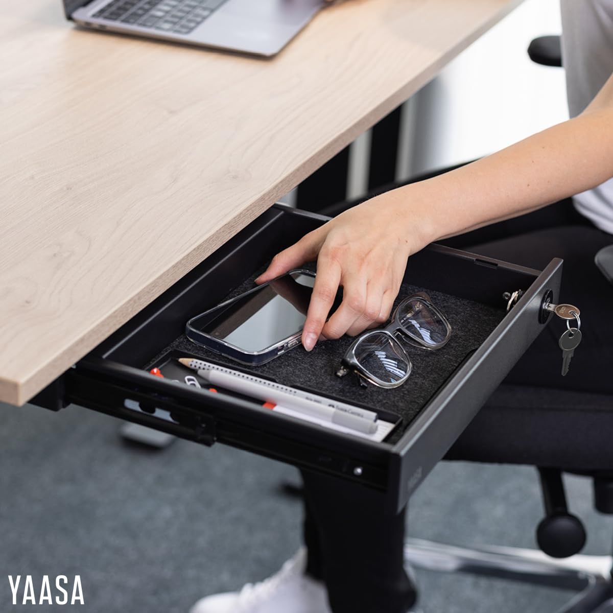 Yaasa Desk Drawer Schreibtisch Schublade, Schwarz – Abschließbare Unterbauschublade Schreibtisch im A4 Format mit Filz- & Stifteinlage, 5 kg Tragkraft – Schubladenbox, Schreibtisch Unterbau