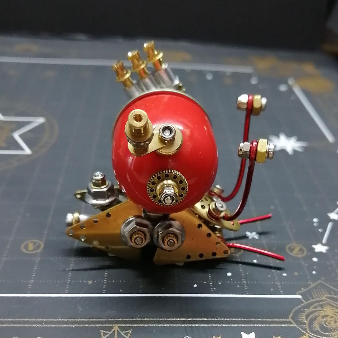 Ślimak metalowe puzzle 3D, zestaw modelarski, steampunk, mechaniczny ślimak, "zrób to sam", metalowa budowa, dekoracja biurka, przedmiot kolekcjonerski (kolor czerwony)