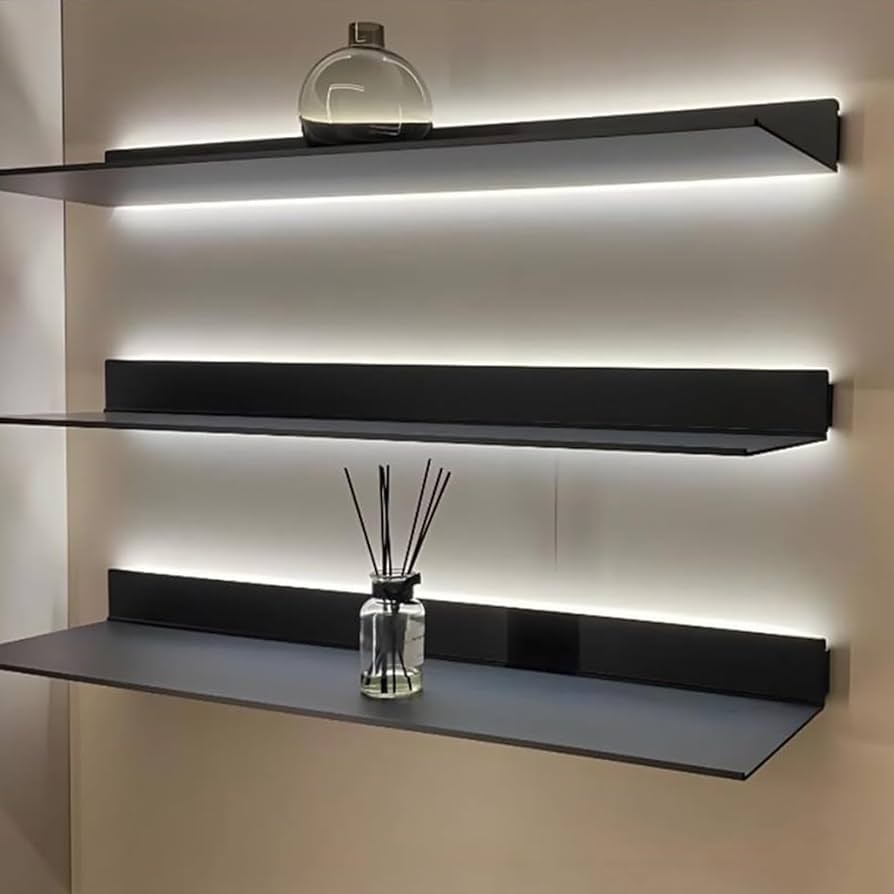 Amazon｜26インチフローティングシェルフ壁掛け、照明付きウォール