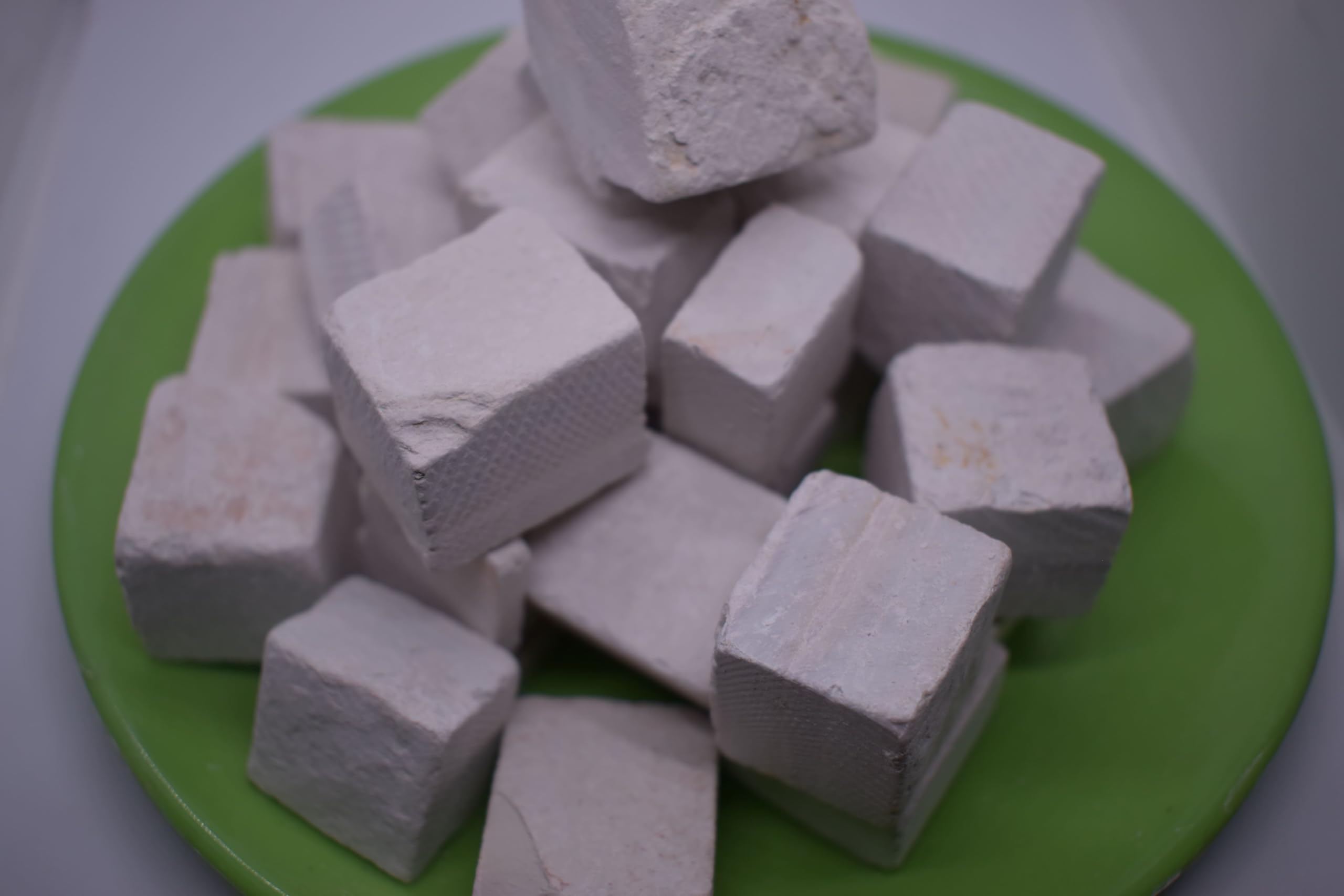 India Clay White Slate Cube 200 Grams, Red