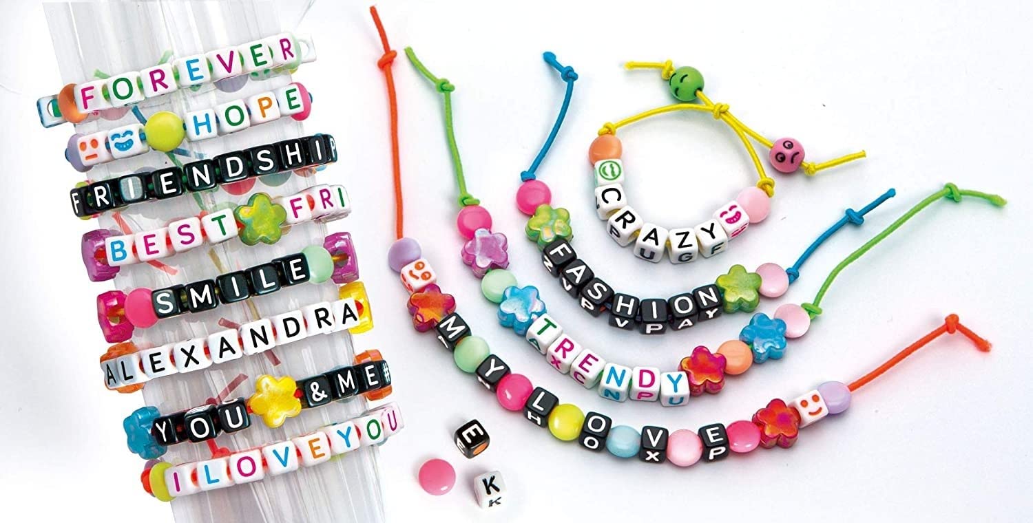 Clementoni Crazy Chic - Message Bracelets, Kit Gioielli Creativi per Bambini 7+ Anni, Braccialetti e Collane Personalizzabili con Lettere e Perline Colorate, Idea Regalo per Bambine, 18634