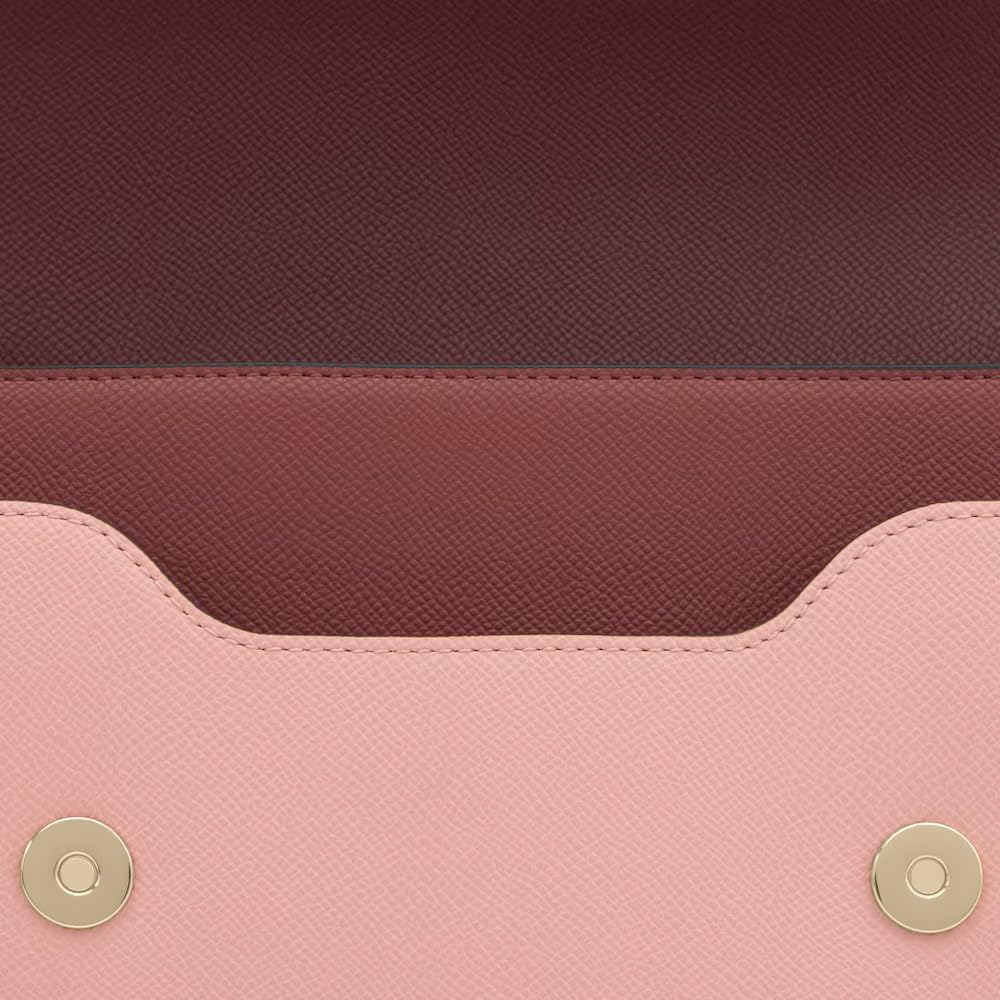 TOUS Bandolera Mediana Audree Saffiano Burdeos – Bolso Mujer con Solapa Magnética y Doble Asa | Ref. 2002358221