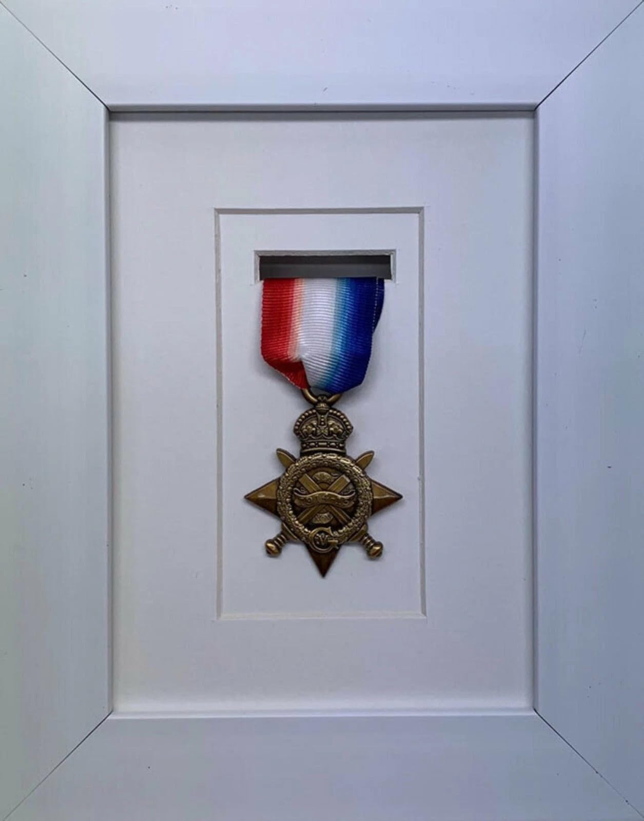 Kwik Picture Framing Ltd 1 Medal Military Medal Frame 23x18cm, White Mount - War Medal Shadow Box Display Case | Military Memorabilia Wall Hanging Frame