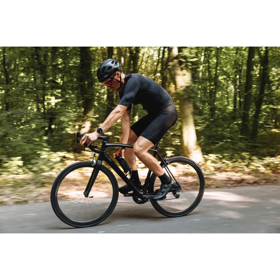 Hama Montre connectée GPS Intégré 8900" (Montre Sport, écran AMOLED 1,43", Fonction Prise d’appels, contrôle Vocal Alexa, altimètre barométrique, IP68), Noire