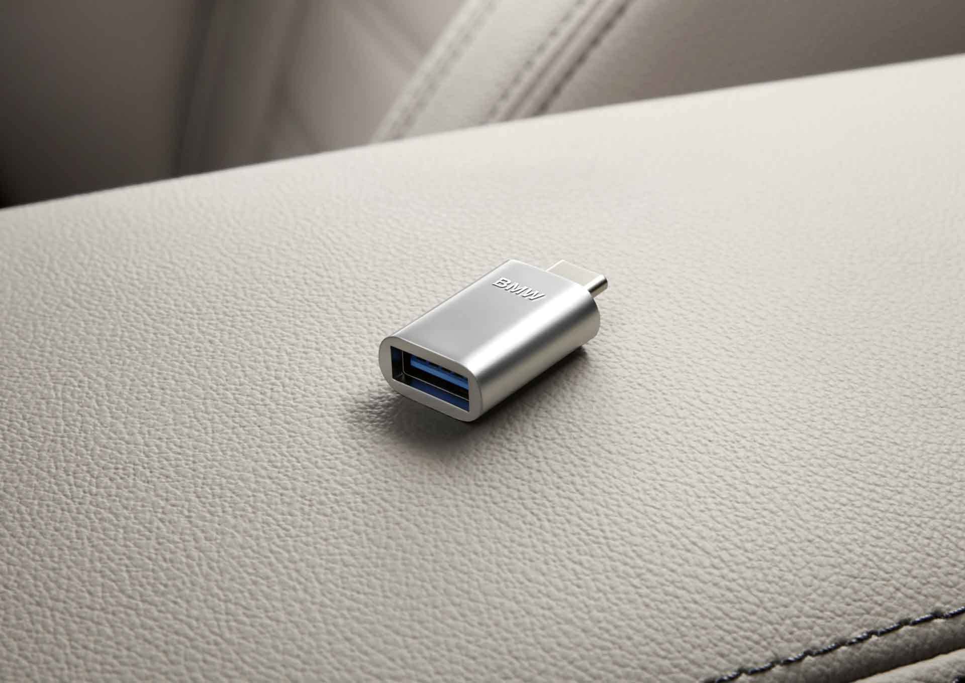BMW Adattatore originale da USB C a presa USB A per F40 F45 LCI 61122470922