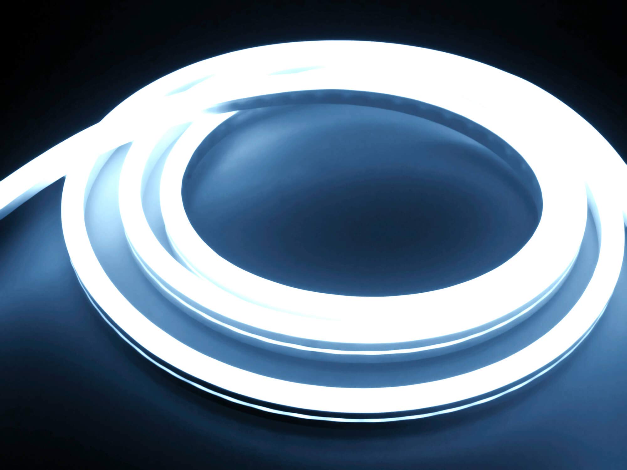LED Universum 20 Meter Pro230 NeonFlex LED Streifen kaltweiß mit Netzanschlusskabel, IP65, 230 V, 9 W/m, 280 lm/m, für Innen- und Außenbereich