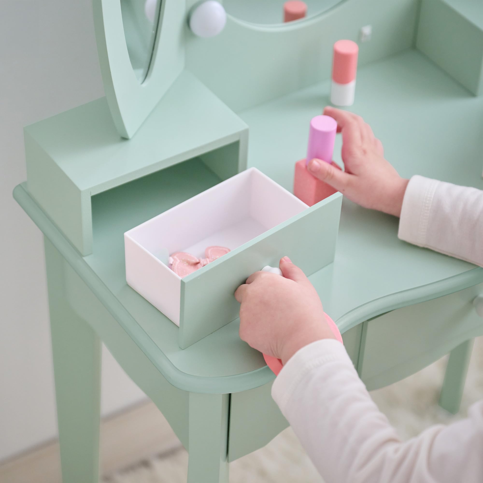 Teamson Kids Coiffeuse Enfant cœur Verte avec Miroir LED Triple Tabouret tiroirs Accessoires pour favoriser Imagination et autonomie