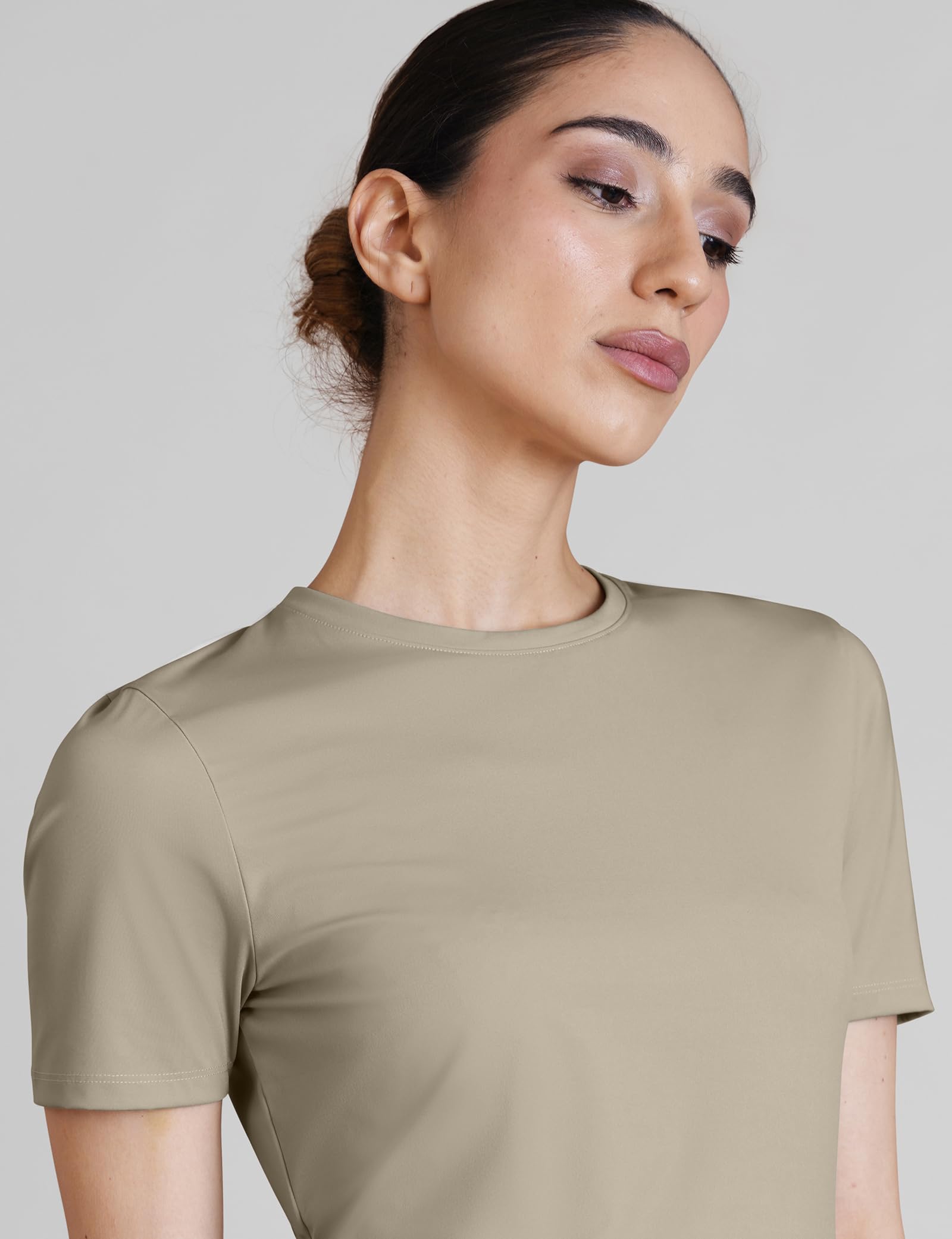 Damska koszulka slim fit odprowadzająca wilgoć aktywna lekka koszulka na siłownię do jogi i biegania oddychająca odzież sportowa, boczne rozcięcie, wygodna odzież treningowa dla kobiet