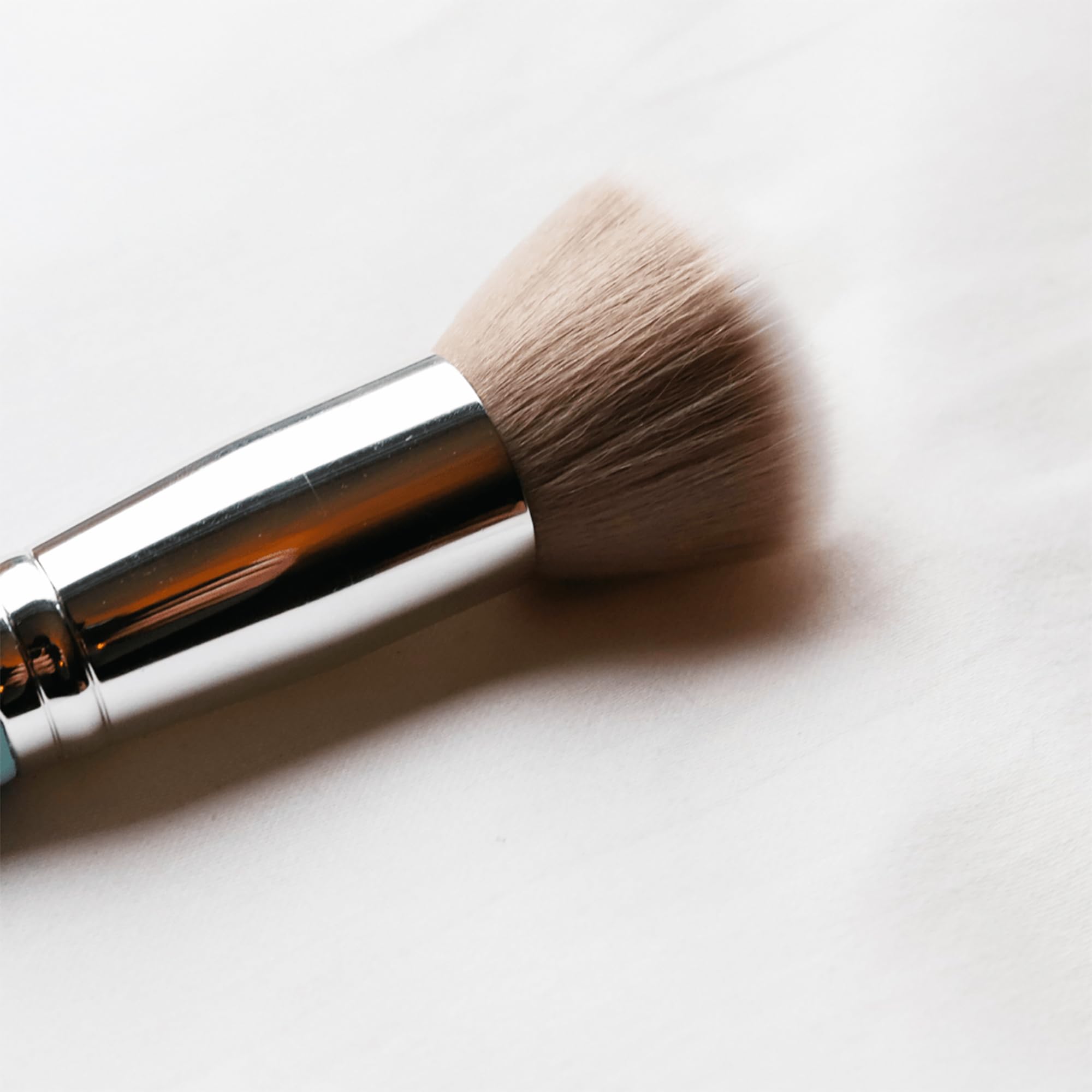 210 Flat Kabuki Brush - Makeup Brushes for Seamless Finish - Ideal for Cream and Liquid Makeup Products - Vegan, Cruelty-Free - 1 pc 3