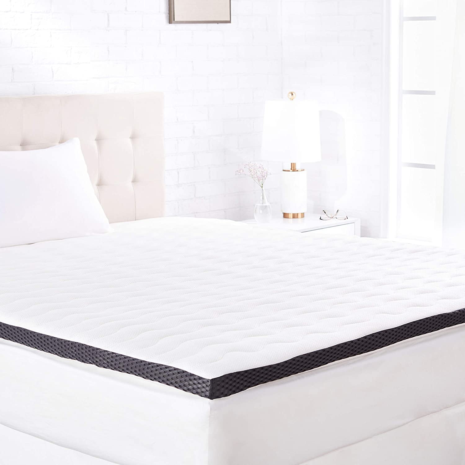 Amazon Basics Topper Matrimoniale 160 x 190 cm in Memory Foam Morbido, 7 cm Coprimaterasso, Bianco