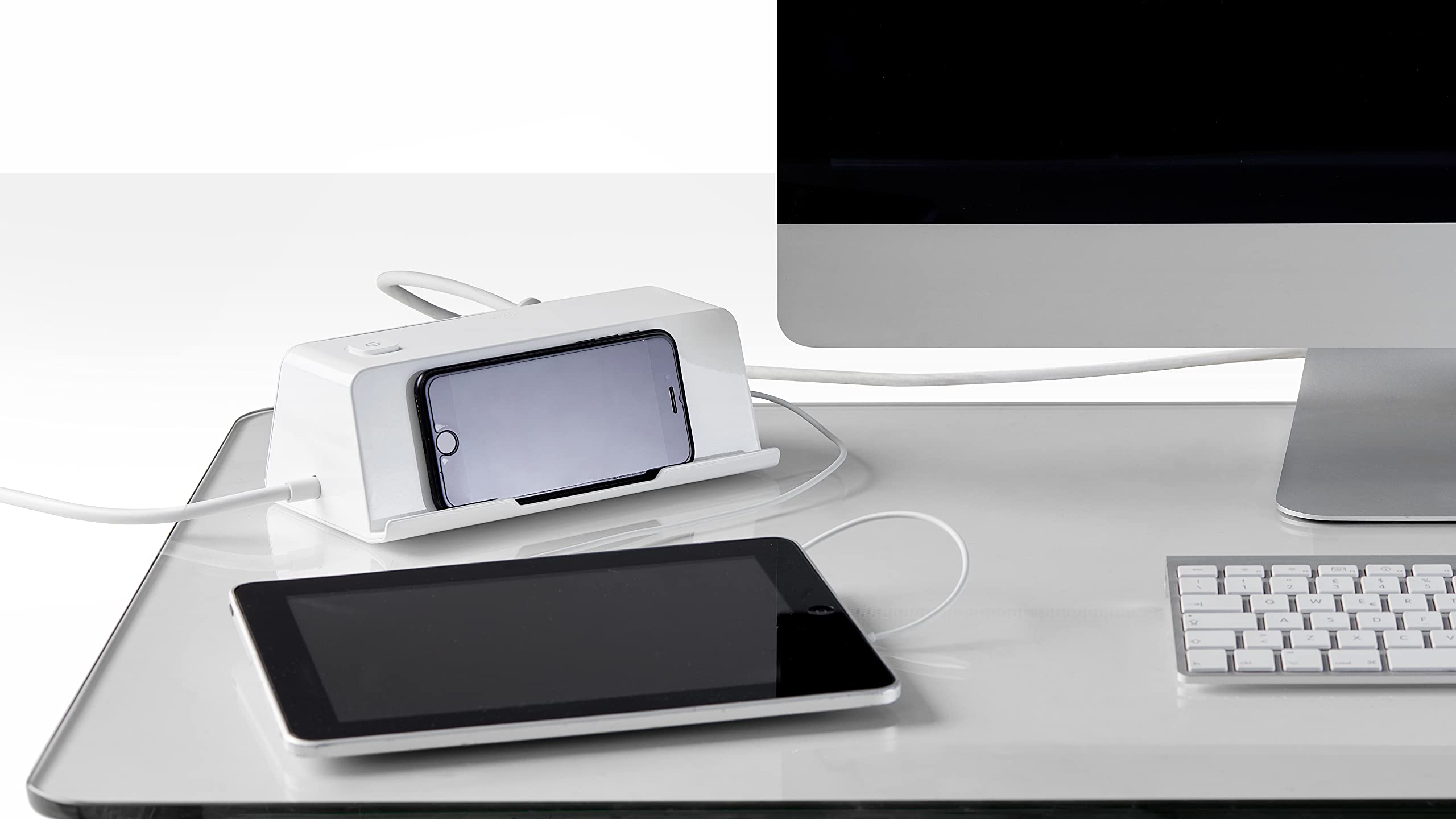 Vimar 00609.CC.B - Enchufe múltiple de Escritorio con Interruptor y Cable de 2 m, 3 Salidas universales Italianas, 2 Salidas USB A y 1 Salida USB C, Carga inductiva 10 W, Enchufe 16 A, Blanco