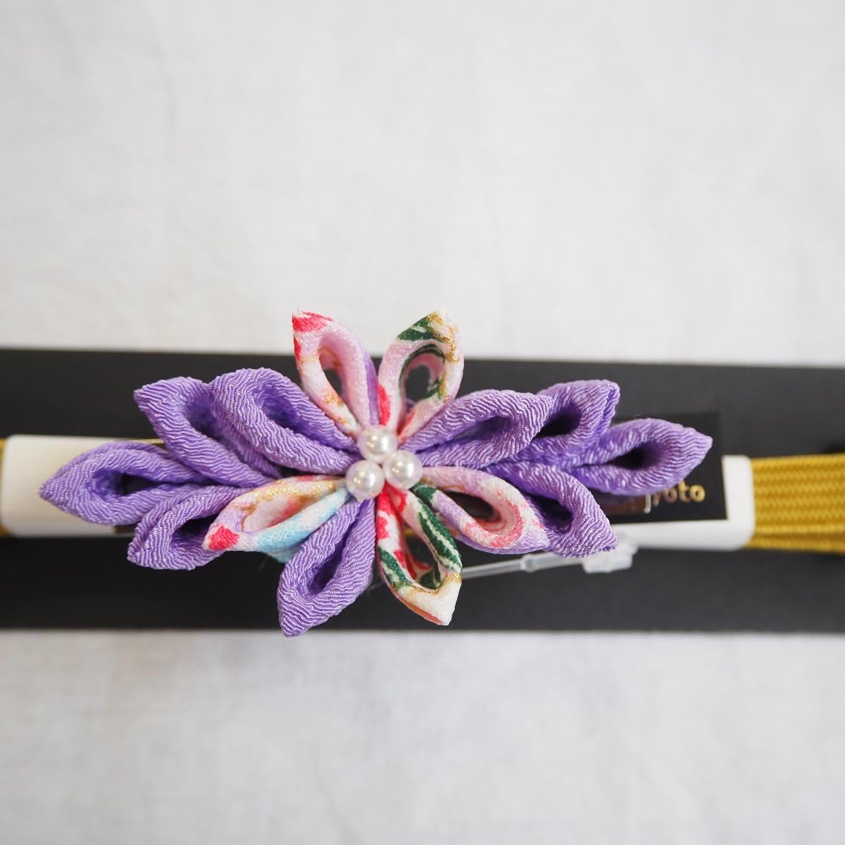 つまみ細工帯留め　帯飾り　紫　白　金　パール つまみ細工 帯留め 帯飾り 七五三 成人式 花魁 着物 振り袖 金