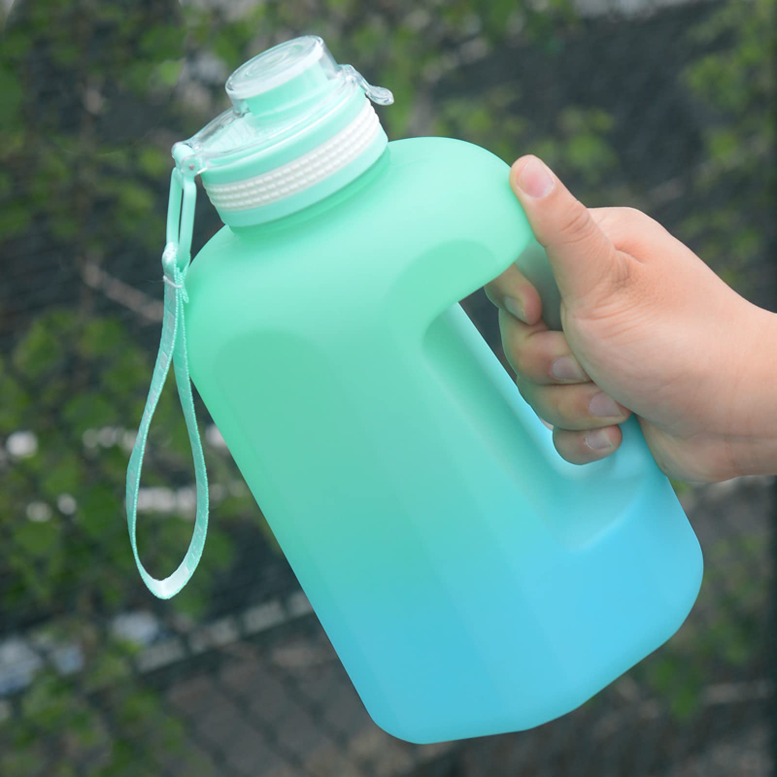 Amazon.com: BLUEZY Large capacity straw potbelly cup sports kettle ton ton  barrel outdoor portable plastic space cup MATTEGREEN2200ML : Home u0026 Kitchen