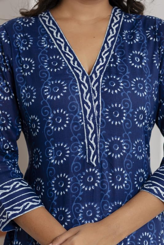 Image of Women Pure Cotton White and Blue Striped Printed Kurta