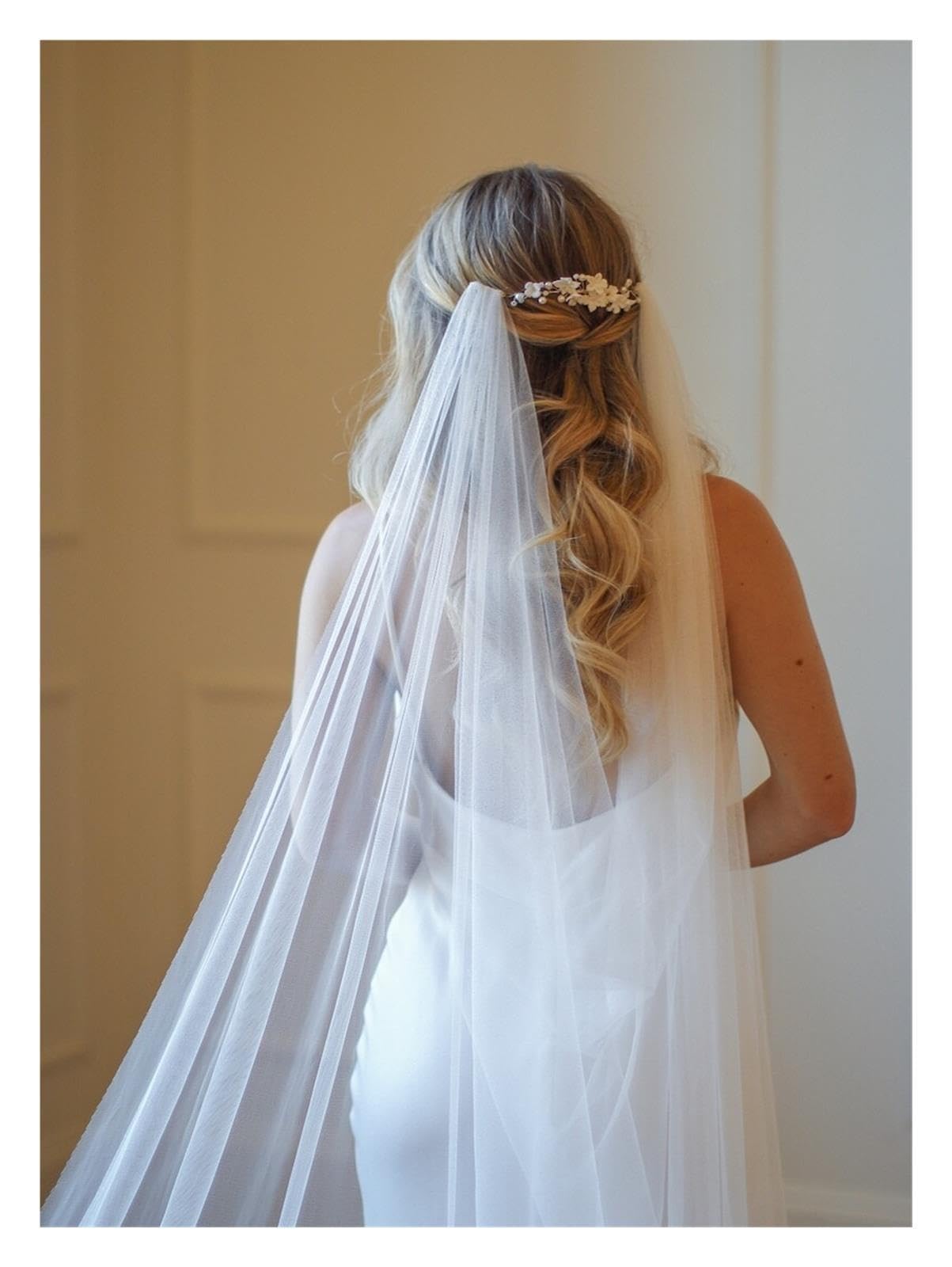 Velo sposa morbido drappeggiato, rete , cattedrale sulla punta delle dita
