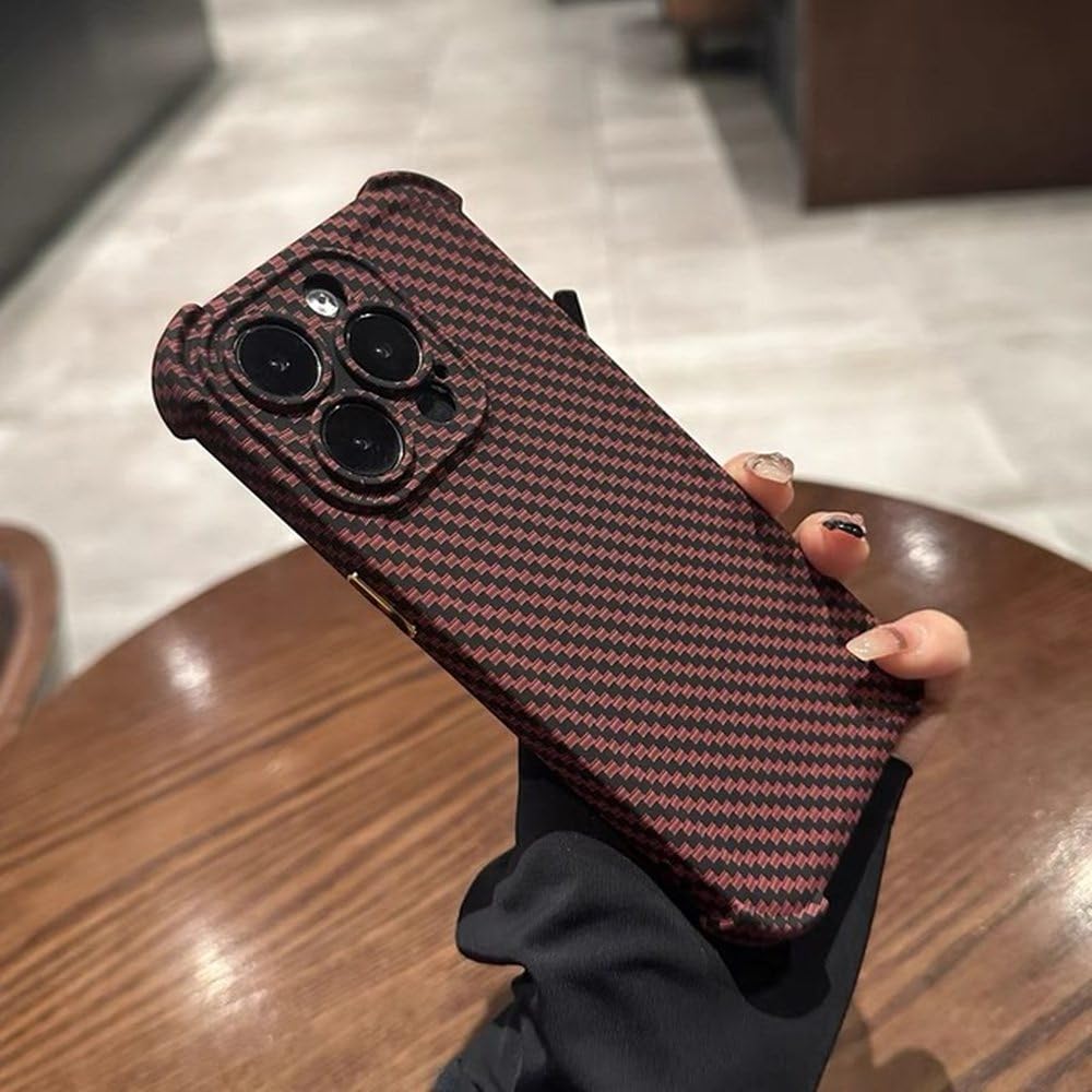 Coque iPhone 12 Pro texture carbone idéale pour le bureau et les sorties - 7