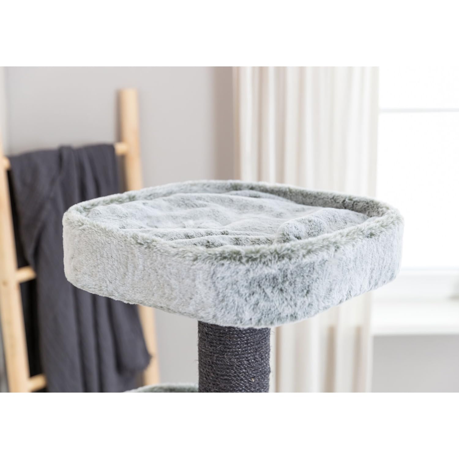 Trixie - Rascador 'Miguel' para Gatos (146 cm) – Árbol de Varios Niveles con Cueva, Hamaca Relax y Plataformas Acolchadas – Centro de Juego y Descanso Estable en Blanco y Verde