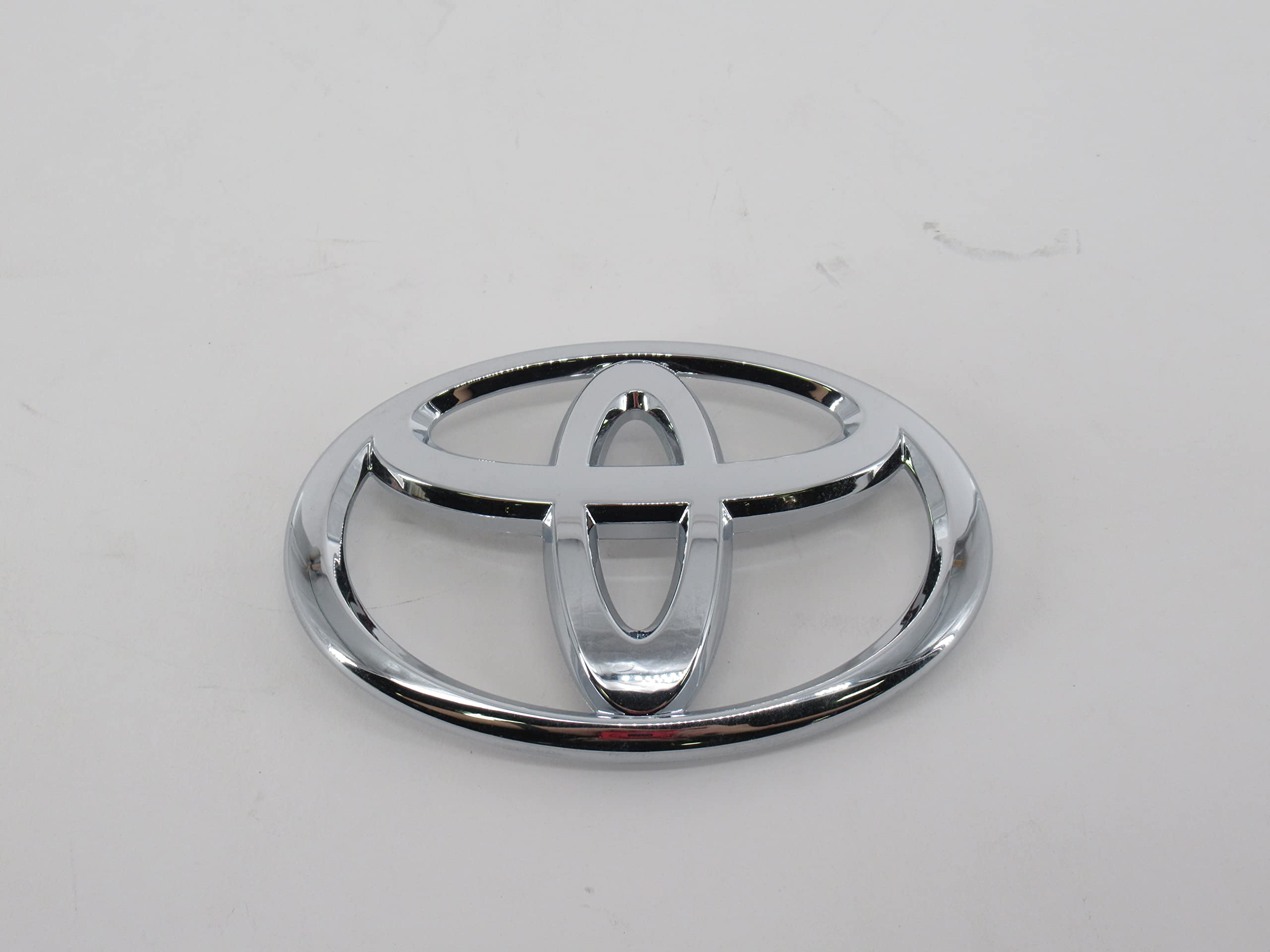 Amazon | Toyota 75311 – 07020ラジエーターグリルエンブレム