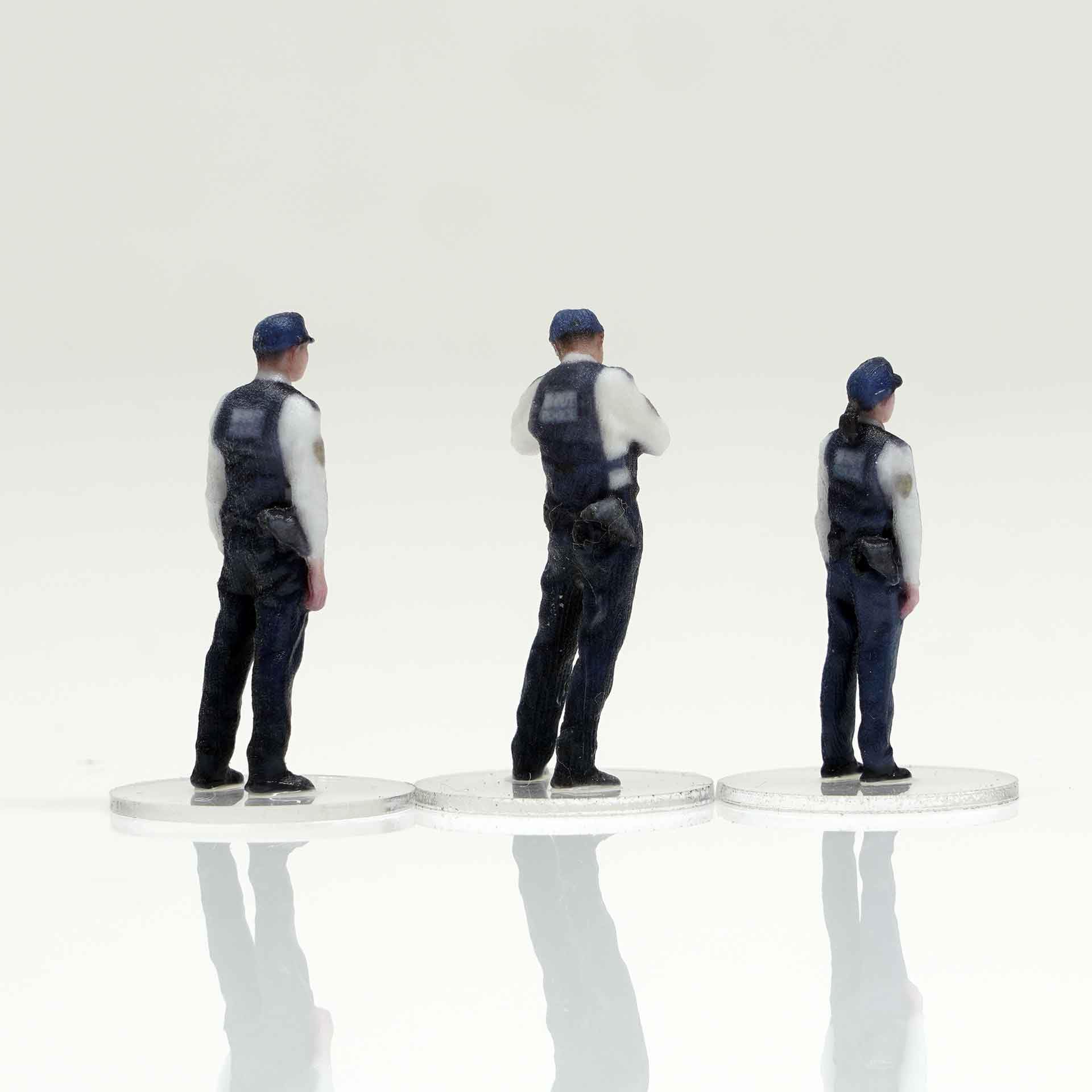 Amazon.co.jp: figreal 1/64 警察官001(13) 3体セット : ホーム＆キッチン