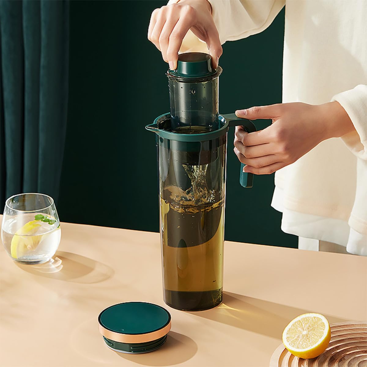 PACKOVE Jarra de Enfriamiento de Agua de Gran Capacidad 2 Litros, Resistente al Calor, Color Verde Oscuro, para Refrigerador y Uso Doméstico, Contenedor Hermético para Bebidas y Té