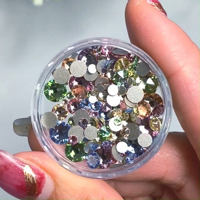 SWAROVSKI XIRIUS ROSE2088 カラー：Crystal Swarovski 2088 XIRIUS Rose Flat Back Crystal SS40