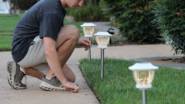 Maxsa 41981 Solar Wave Glass Post and Fence Cap Lights, Dusk-to