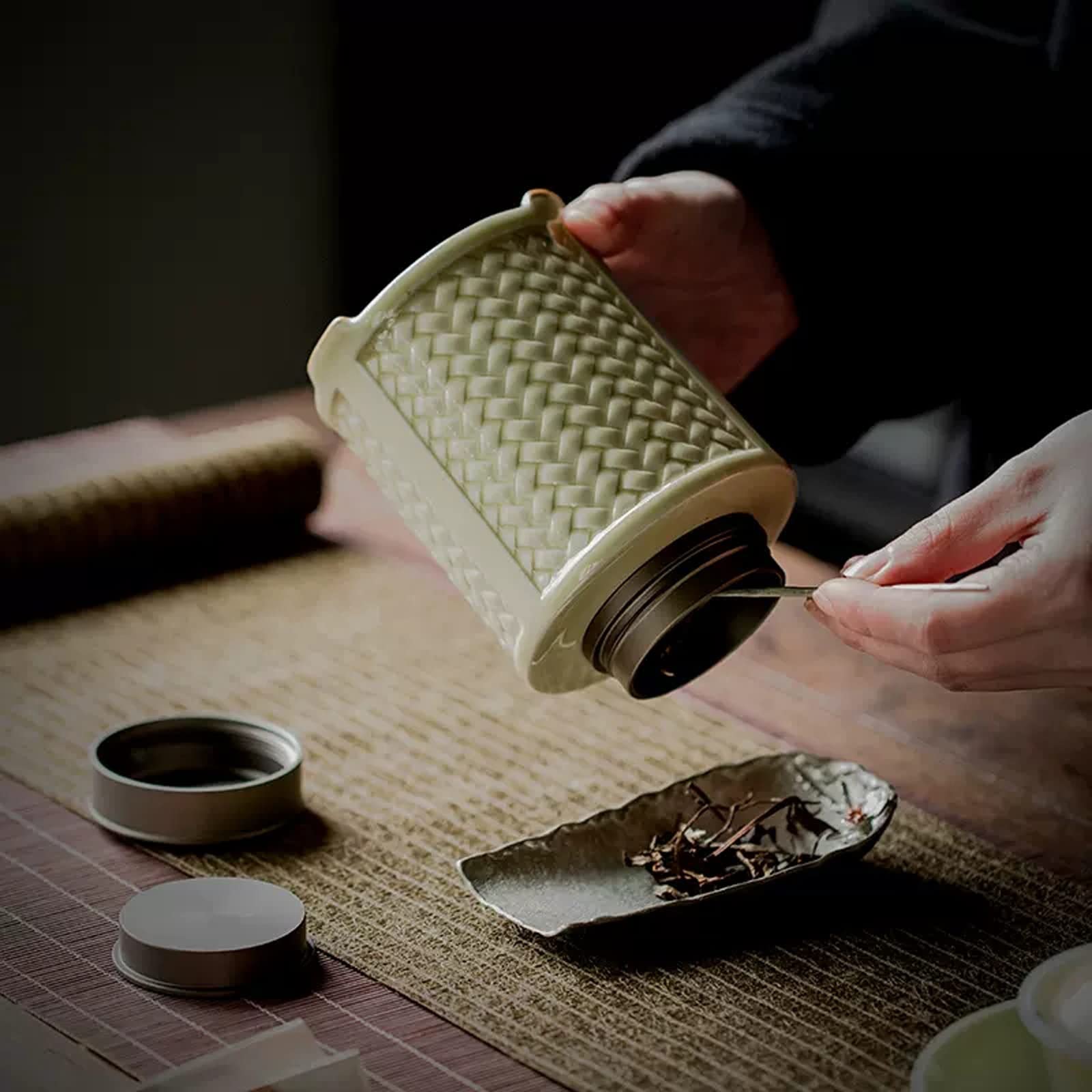 Pojemnik na kawę z pokrywką Ceramiczna puszka na herbatę, pojemnik, puszki do przechowywania herbaty, słoik z podwójnymi szczelnymi pokrywkami, 550 ml Puszki na herbatę