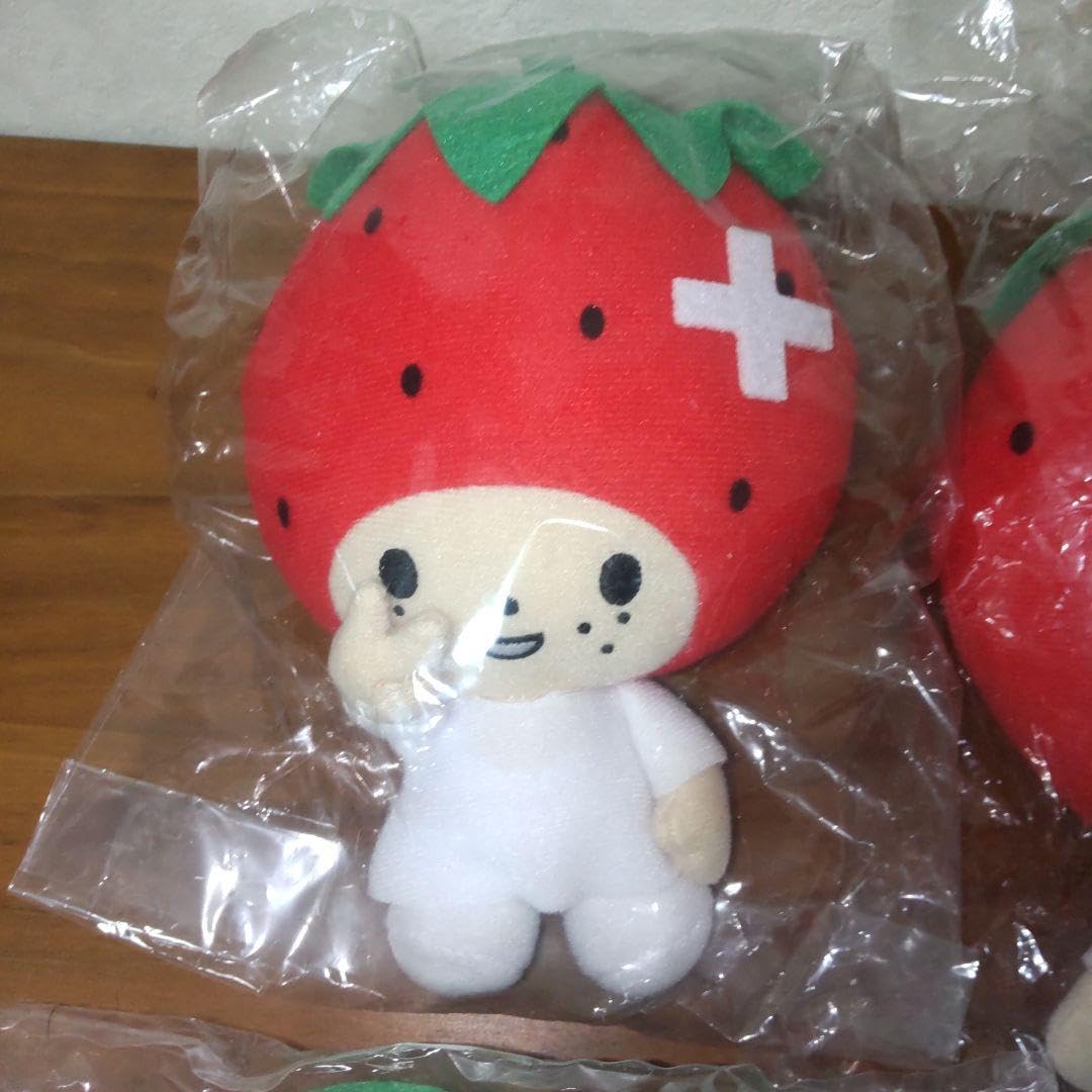 Amazon.co.jp: いちごの王さま 博多あまおう ぬいぐるみ 8種