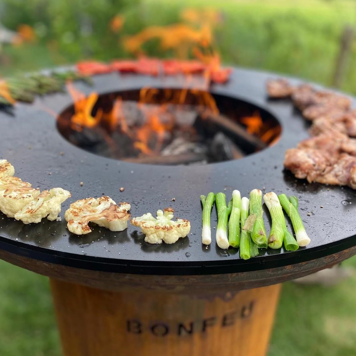 BonFeu BonBiza Röst Feuerkorb für den Garten – Feuerschale Ø80 cm – Feuerstelle aus Stahl – mit Grillrost & Plancha