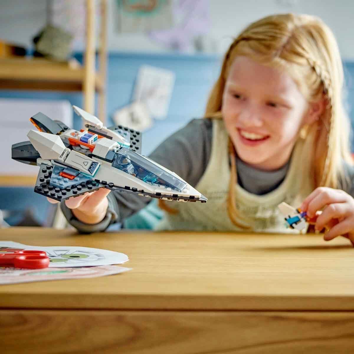 LEGO City Astronave Interstellare Giocattolo, Giochi Spaziali per Bambini e Bambine da 6 Anni in su con Navicella da Costruire, Minifigure dell'Astronauta e Drone Robot Gicoattolo 60430