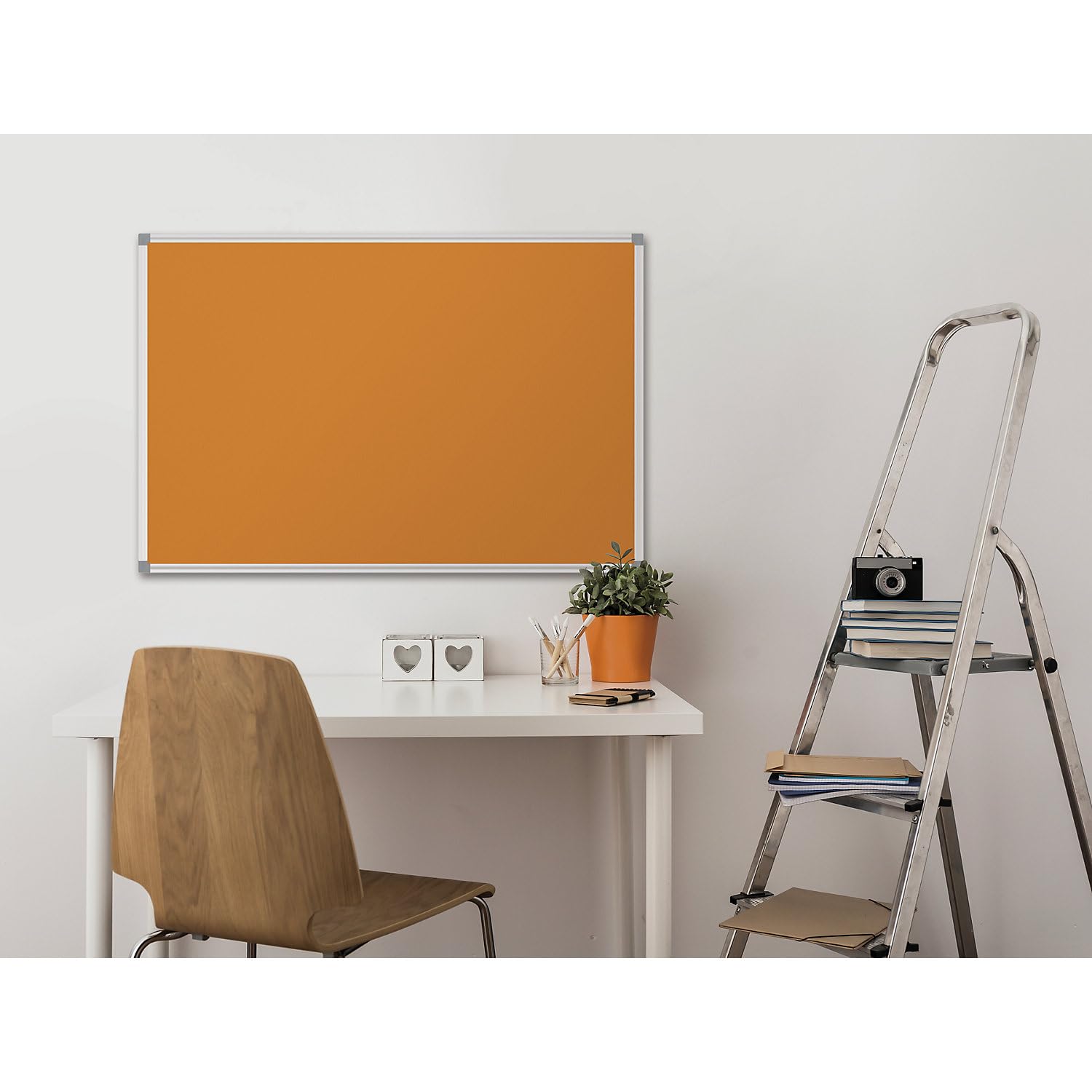 Pinnboard MAULstandard, 90 x 60 cm, hochwertiger Filz, Aluminium-Rahmen, orange