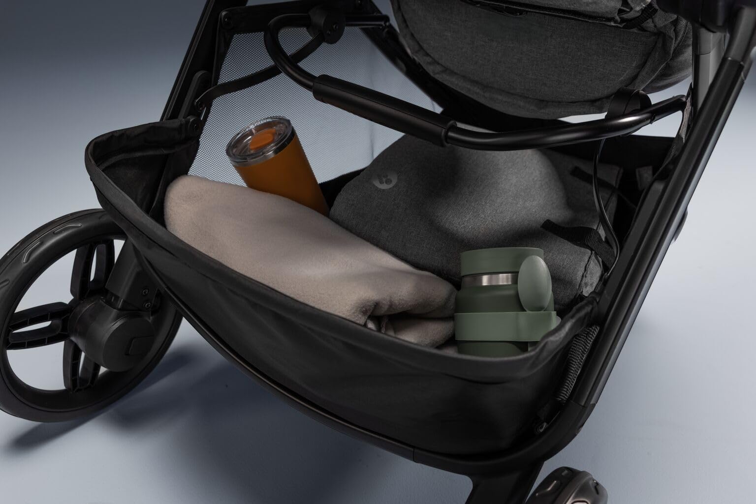 Maxi Cosi Zelia Select Trio, Passeggino Trio Con Seggiolino Auto, 0-4 anni (0-22 kg), Passeggino Neonato Compatto e Reversibile, Seggiolino Auto CabrioFix S i-Size e Borsa Passeggino, Grigio