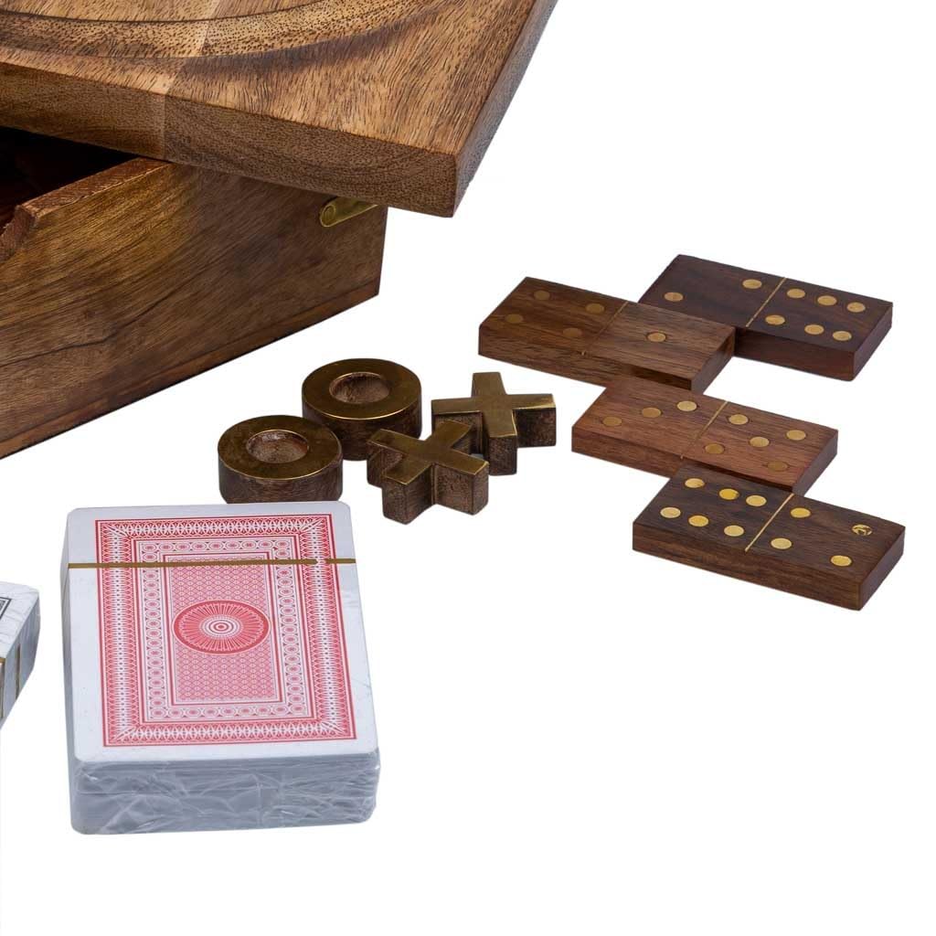 Juego 5 en 1 en caja de madera marrón 23x23