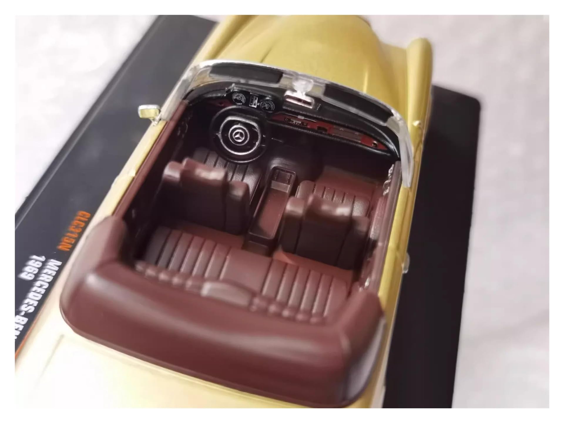 Amazon | ミニカー メルセデス · ベンツ 280 SE 3.5 W111 1969 1:43