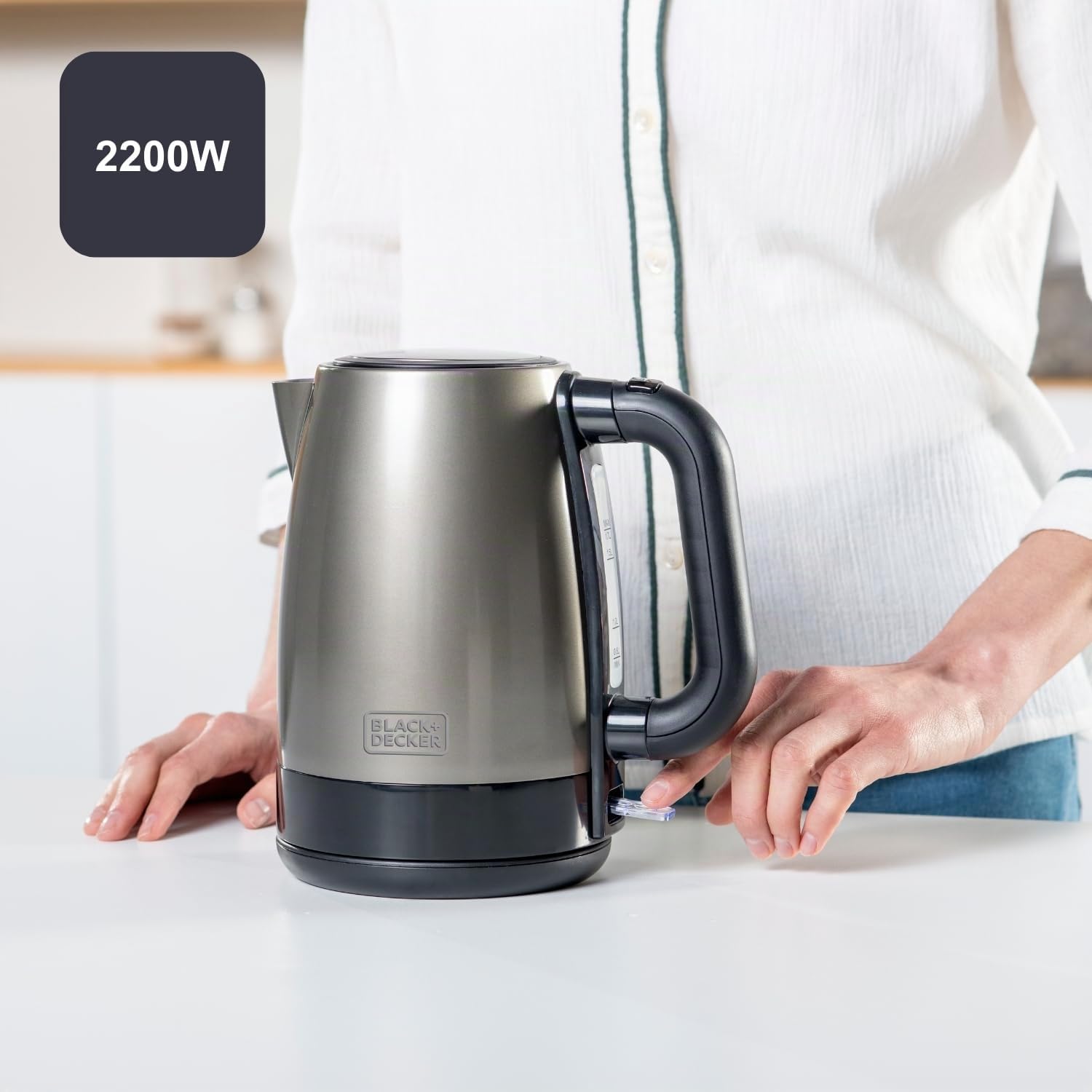 BLACK+DECKER BXKE2202E - Kettle. Hervidora de agua.2200W.1.2L. Base giratoria 360º apta para zurdos. Mango ergonómico. Apagado automático. Nivel agua visible. Botón de apertura. Luz de funcionamiento.
