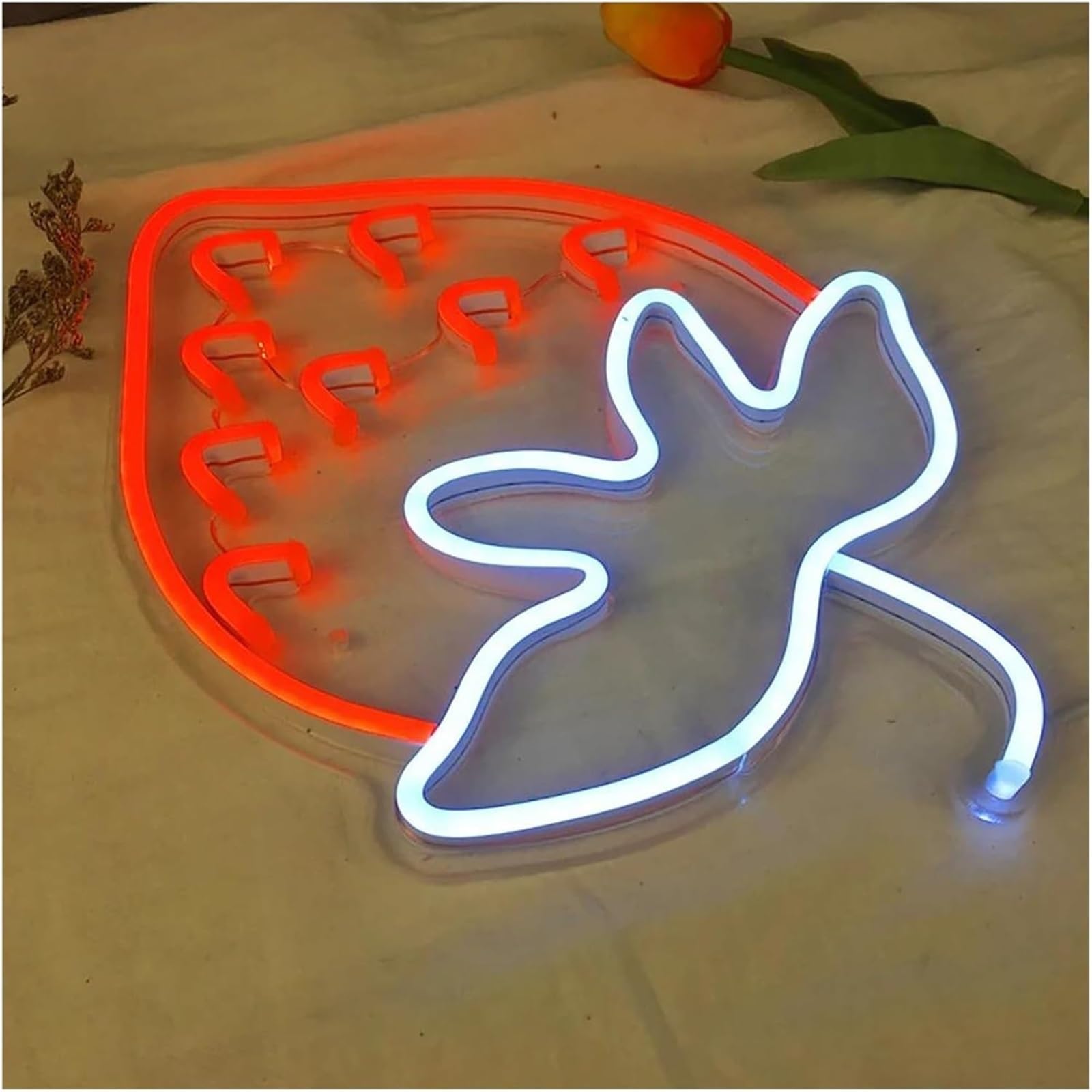 Néons fraise intérieur pour décoration murale