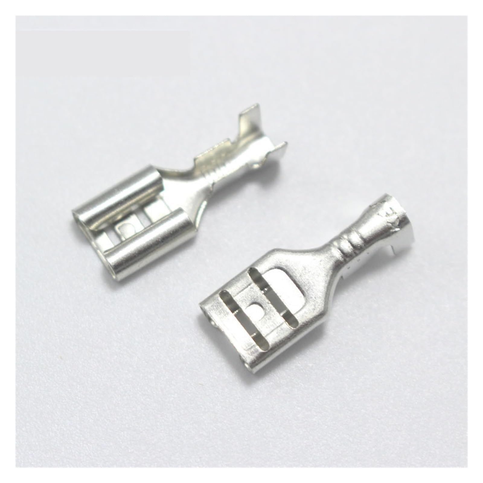 Connecteurs à ressort 6,3 mm : connexion à ressort ferme et conductivité durable